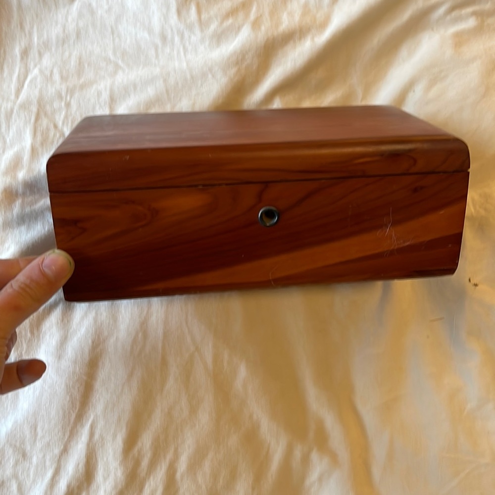 Vintage Lane cedar jewelry box